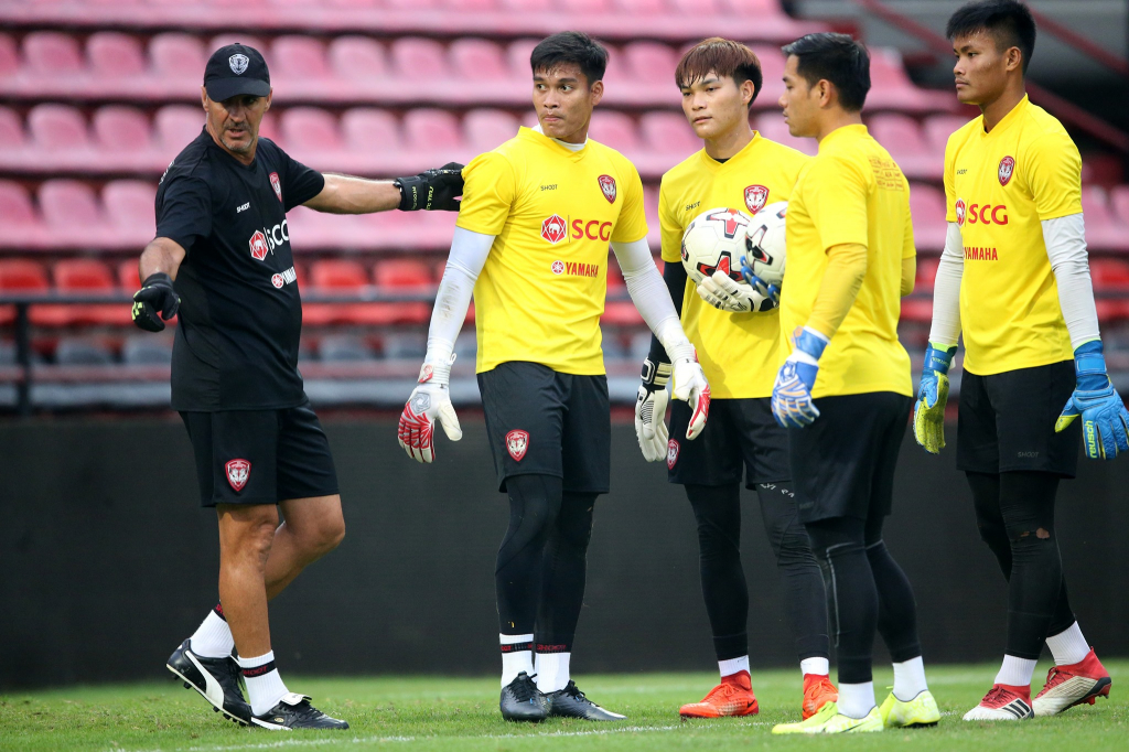 Thời gian quan Văn Lâm đã vắng mặt tại Muangthong United