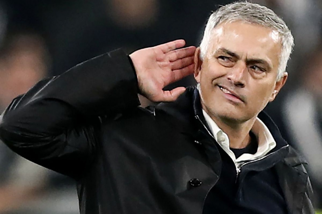 Mourinho từng hai lần mỉa mai bóng đá Việt Nam