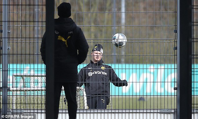 Haaland và Dortmund tập theo phương pháp lạ giữa đại dịch Covid-19