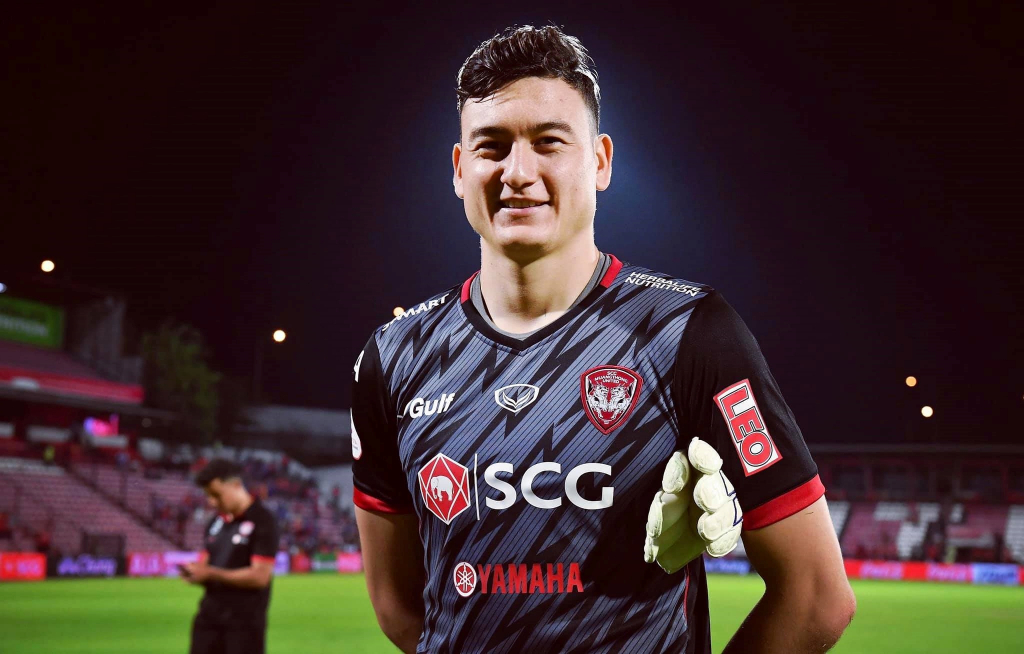 Muangthong United ấn định tương lai của Văn Lâm