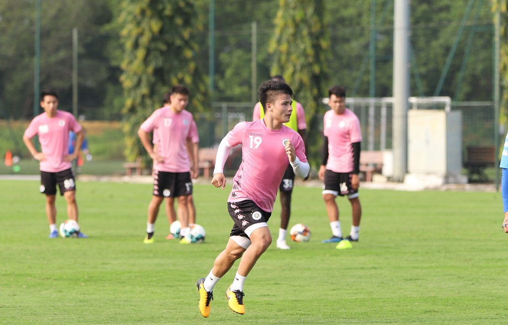 Ảnh: Quang Hải và đồng đội tại Hà Nội FC trở lại tập luyện sau dịch Covid-19