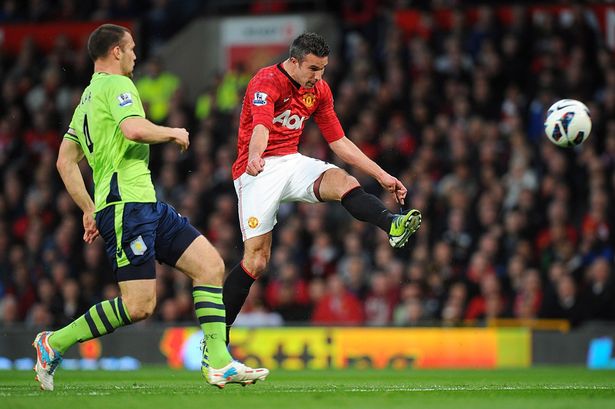 Van Persie đã nói gì với Rooney trước khi lập siêu phẩm để đời vào lưới Aston Villa?