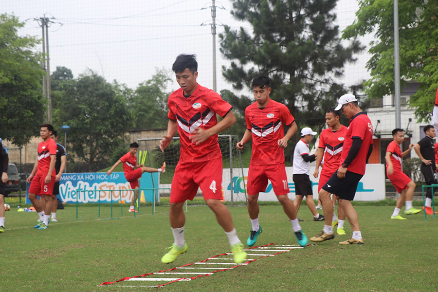 Các CLB V-League rục rịch tập luyện chờ ngày giải đấu trở lại