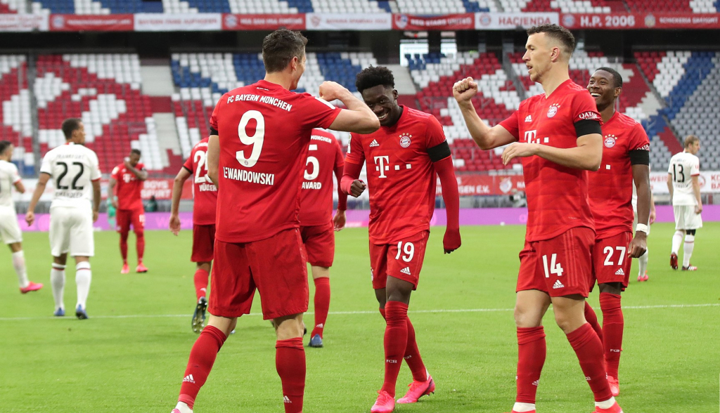 Tấn công thăng hoa, Bayern đè bẹp Frankfurt để giữ vững ngôi đầu bảng