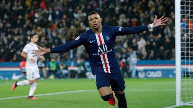 Mbappe có hành động đẹp sau khi nhận giải vua phá lưới Ligue 1