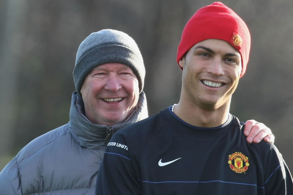 Sir Alex - Ronaldo và 10 khoảnh khắc cảm động về tình cha con