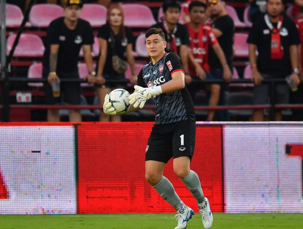 Văn Lâm nhận tin vui từ Muangthong United