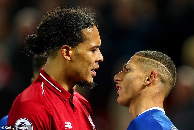 Sao Everton chê bai Van Dijk, hâm nóng đại chiến với Liverpool