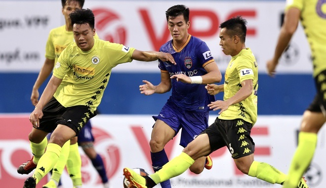 Đánh bại Bình Dương đầy kịch tính, Hà Nội FC trở lại top đầu bảng xếp hạng