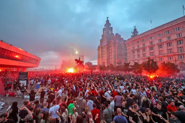 CĐV quá khích, Liverpool đối diện với án treo sân