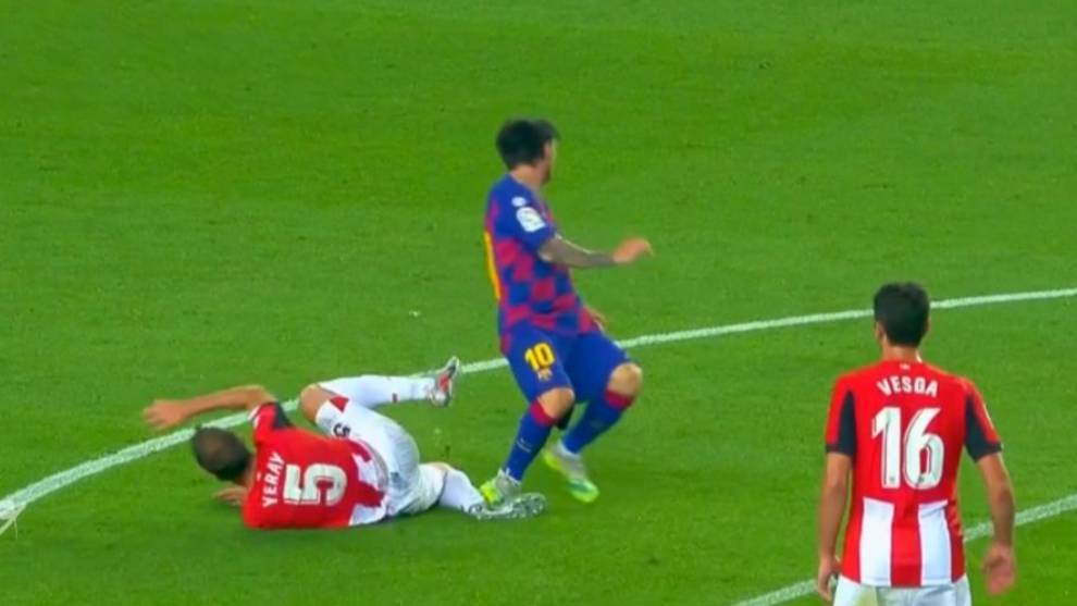 Messi chơi xấu đối thủ trước khi kiến tạo giúp Barcelona chiến thắng