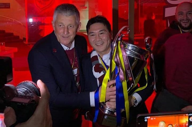Ông chủ người Việt lần đầu vô địch quốc nội cùng CLB châu Âu