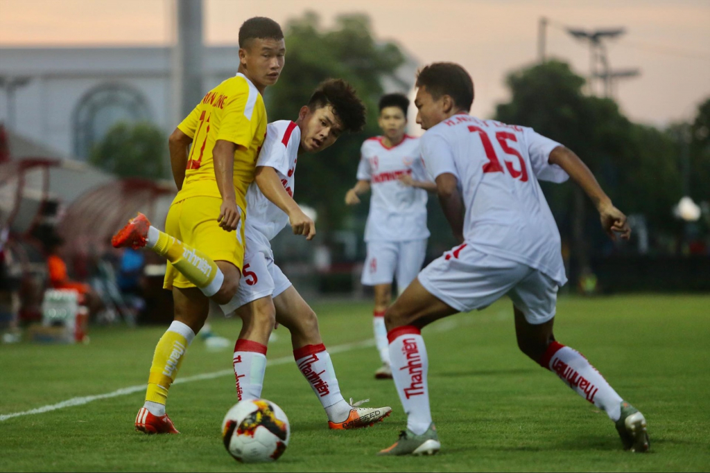 HLV Park Hang Seo theo dõi sát sao lứa U19 HAGL, SLNA