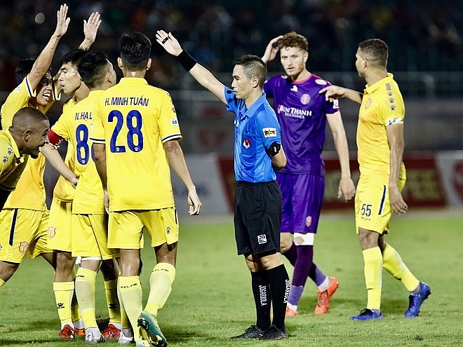 DNH Nam Định dọa bỏ V.League, Trưởng ban trọng tài phản ứng ra sao?