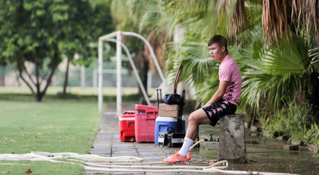 Ảnh: Quang Hải “cô đơn” trong buổi tập của Hà Nội FC 