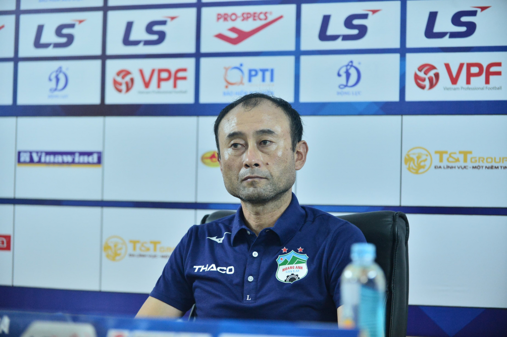 HLV Lee Tae Hoon: “HAGL không quan tâm đến thứ hạng V-League”