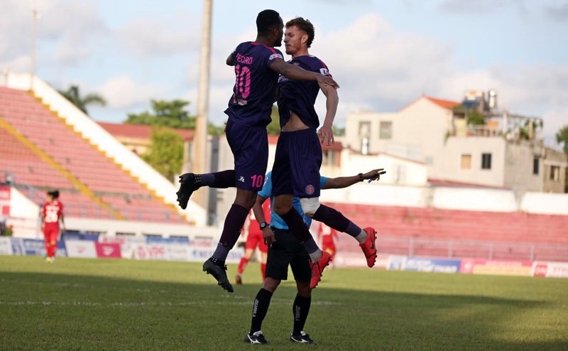 “Ngựa ô” Sài Gòn FC bất bại 8 vòng, chiếm ngôi đầu V-League