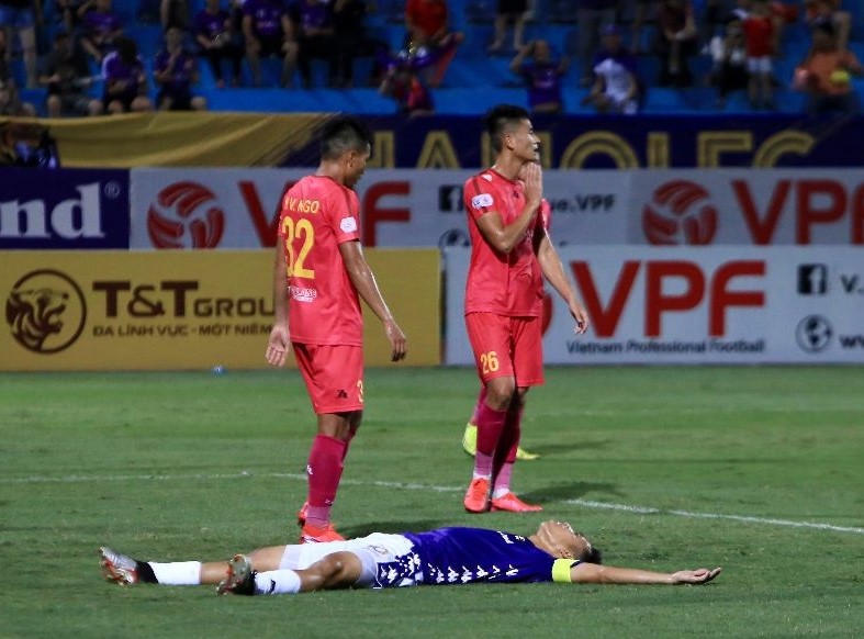 Hà Nội FC khủng hoảng nặng trước trận derby Thủ đô