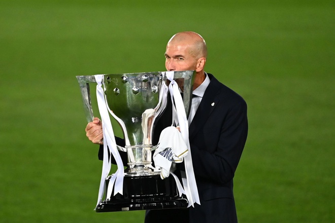 Giúp Real vô địch La Liga, Zidane còn khiến Barca đau gấp vạn lần