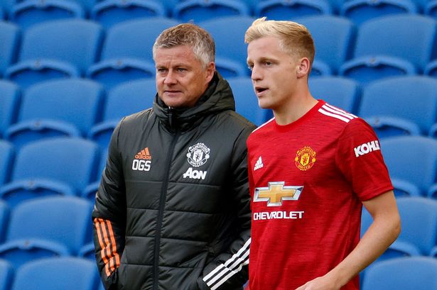 Thua Man City, Solskjaer bị “ném đá” vì để Van de Beek đá… 2 phút