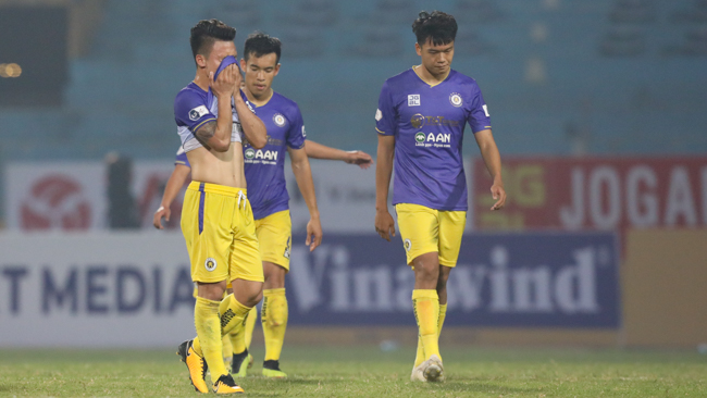 Vì sao Hà Nội FC từ ứng viên vô địch thành ứng viên trụ hạng?