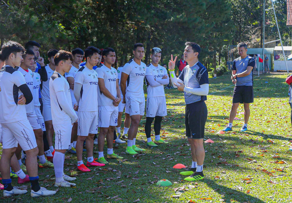 Kiatisak tiếp lửa học trò, gửi lời thách thức tới Sài Gòn FC