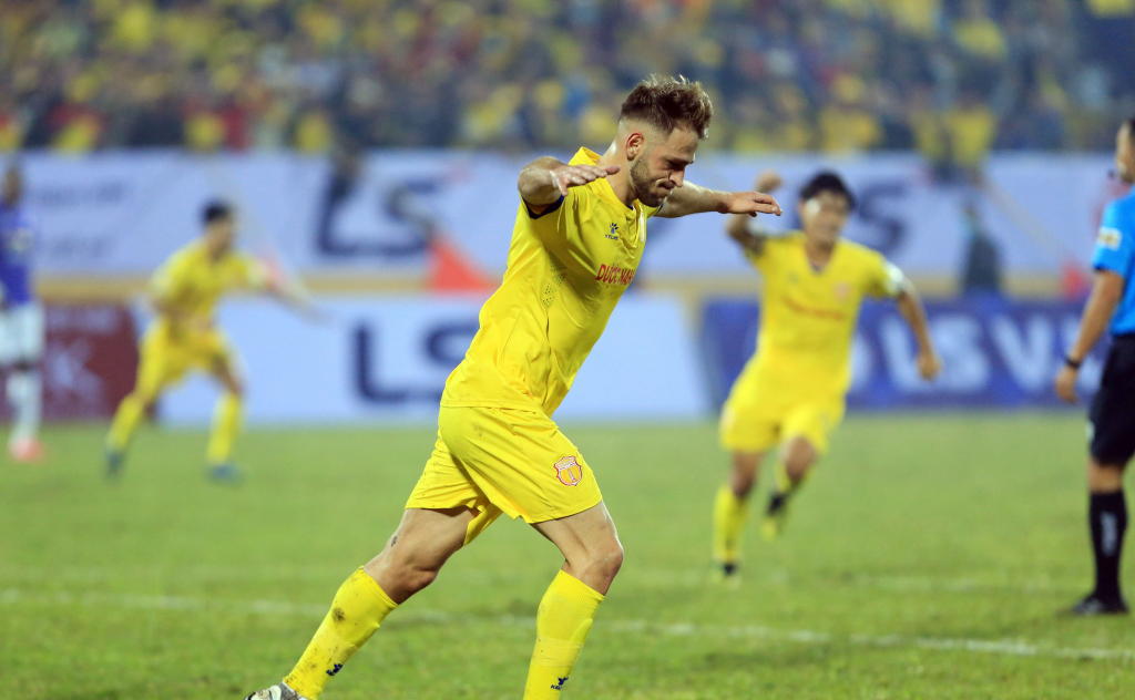 Gieo sầu cho Hà Nội FC, tân binh Nam Định gửi lời tâm tình tới fan hâm mộ