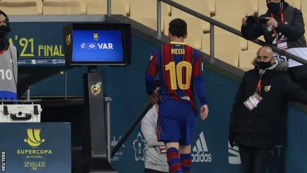 Nhận thẻ đỏ ngày Barcelona thua trận, Messi đối diện án phạt cực nặng