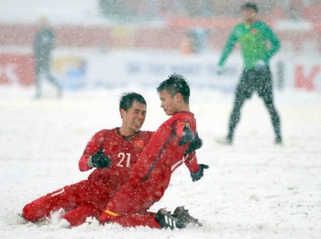 Siêu phẩm Quang Hải sánh vai với bàn thắng giành giải Puskas của Salah trên báo TBN
