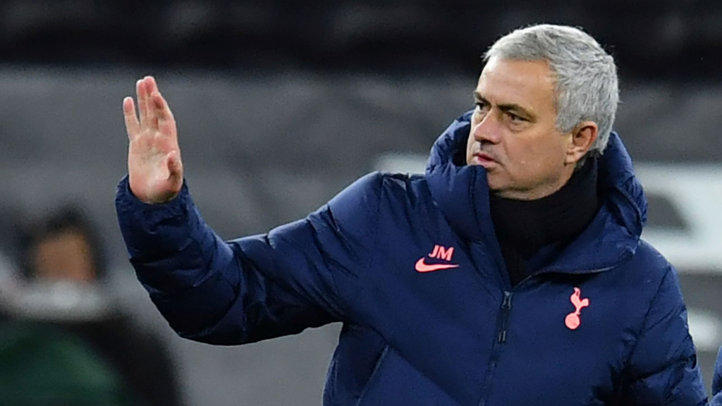 Vào chung kết cúp Liên đoàn, Mourinho tuyên chiến MU, Man City