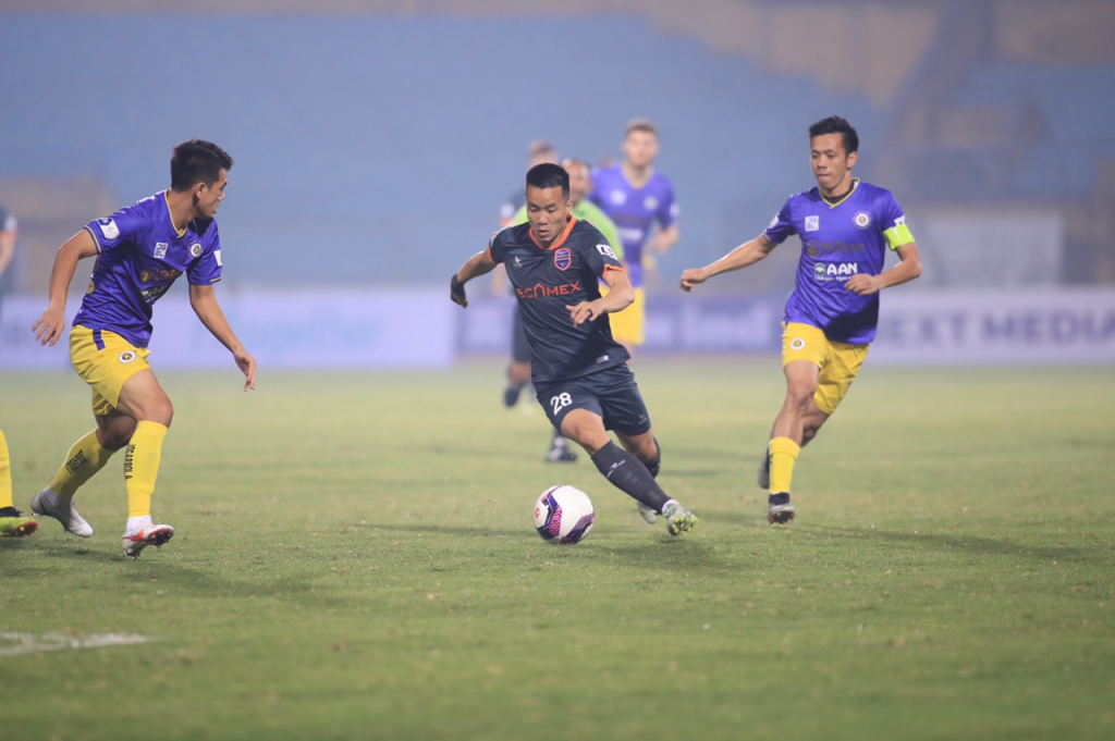 Thua ngược Bình Dương, Hà Nội FC nhận thất bại thứ 2 liên tiếp