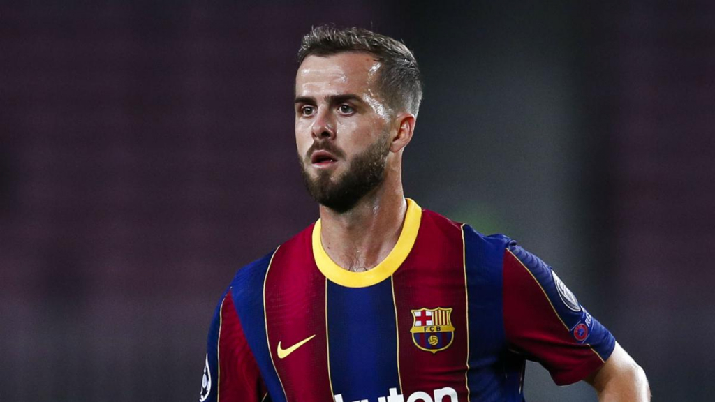 Pjanic phát nản với tình cảnh tại Barcelona