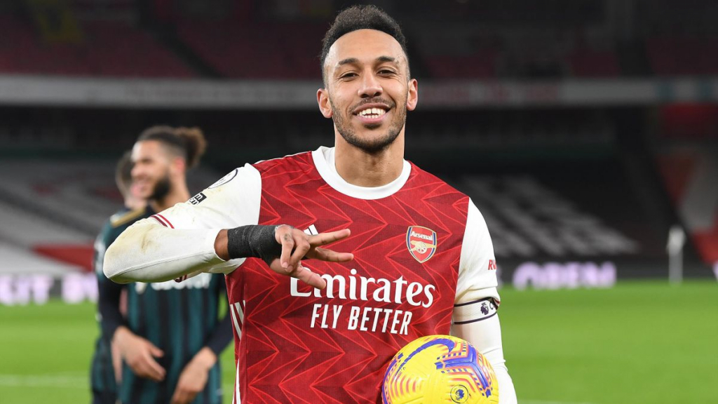 Ghi hattrick, Aubameyang chạm cột mốc ấn tượng tại Arsenal