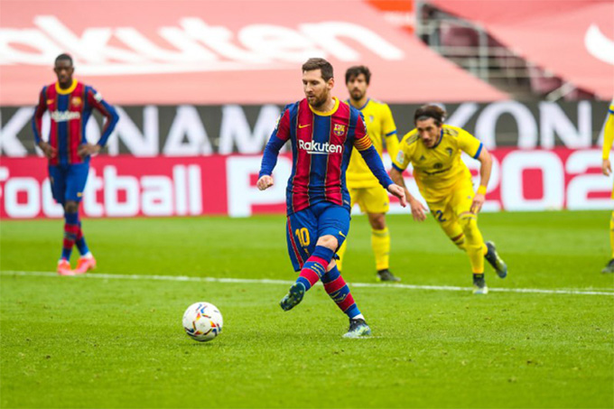 Xé lưới Cadiz, Messi bắt kịp Suarez trong cuộc đua Pichichi