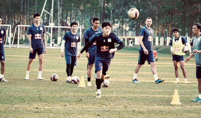 Ảnh: Dàn sao HAGL thoải mái, sẵn sàng cho ngày V.League trở lại