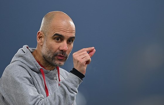 Guardiola hóa thi sĩ sau trận thắng thứ 21 của Man City