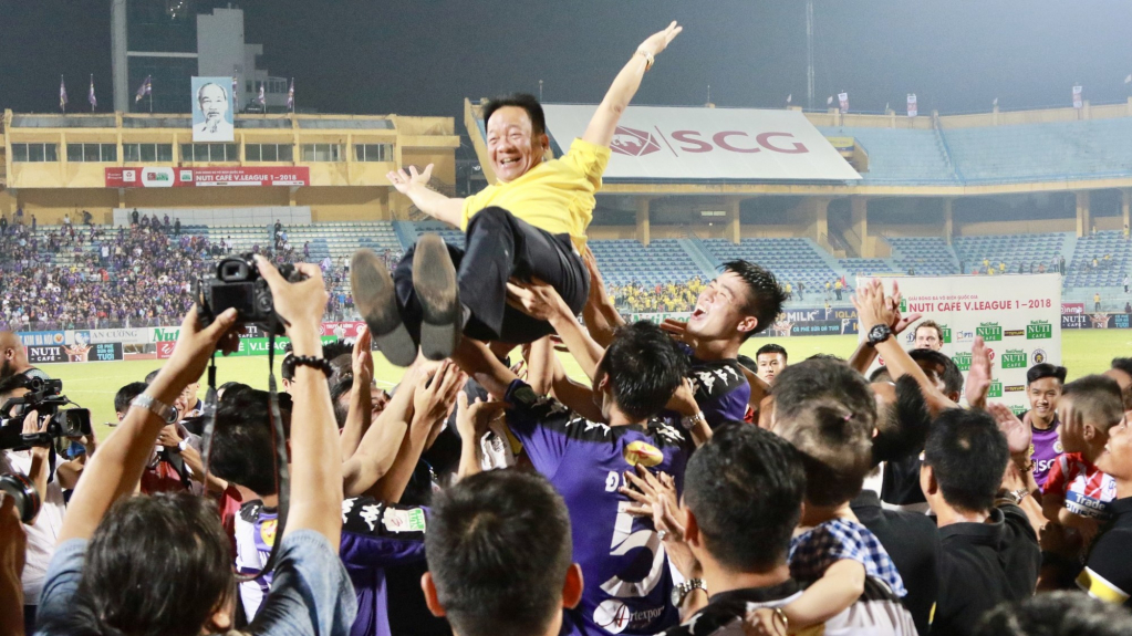Hà Nội FC trở thành thế lực ở V.League nhờ nước đi khác biệt của bầu Hiển