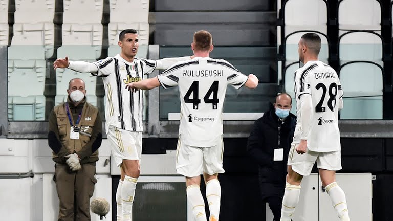 Ronaldo lập cú đúp đẳng cấp, Juventus vào Top 3