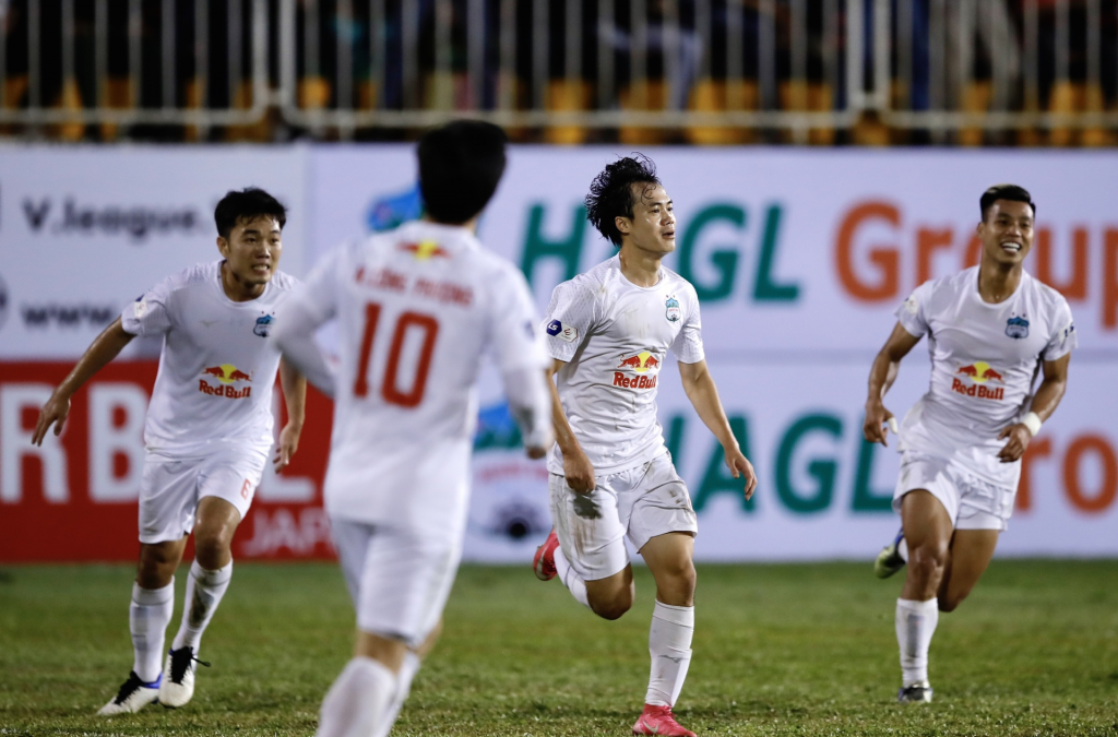 Văn Toàn, Văn Thanh mang tin vui tới cho HAGL và Kiatisak