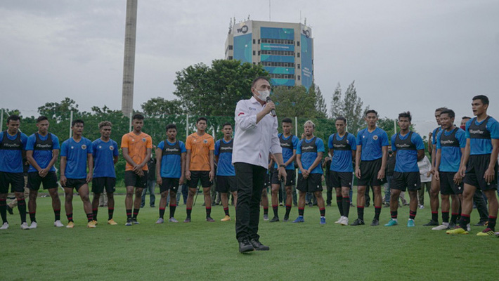 VIDEO: U22 Indonesia hô vang “đánh bại đội tuyển Việt Nam” trên sân tập