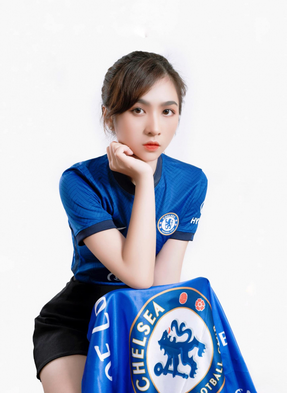 Xinh đẹp, mê bóng đá, 9x fan Chelsea gây sốt cộng đồng mạng Việt