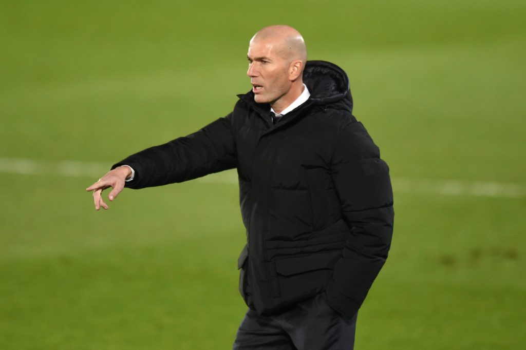 Zidane trở lại dẫn dắt Real Madrid sau thời gian dương tính COVID-19