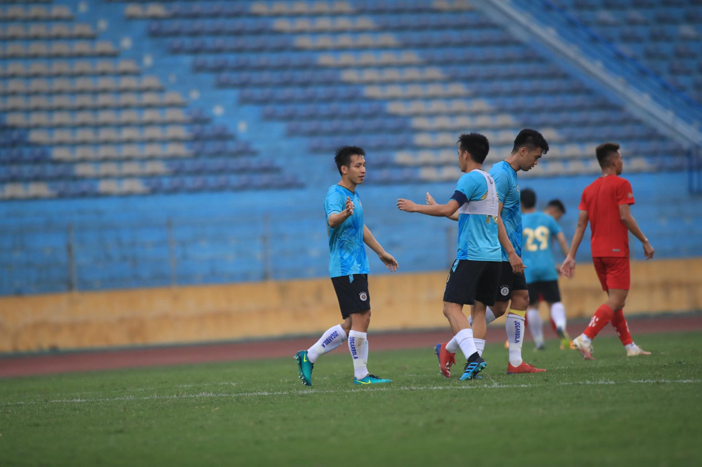 Hà Nội FC đè bẹp Phú Thọ dù không có trung phong đúng nghĩa