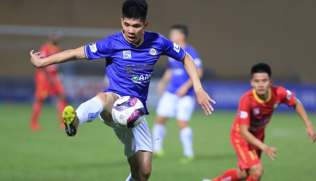 HLV Hà Nội FC tung hô cầu thủ người Nghệ An giúp hồi sinh đội bóng