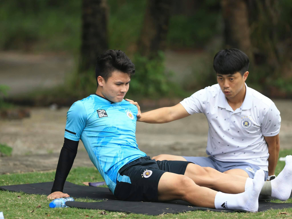 Hà Nội FC không dám chắc tình hình chấn thương của Quang Hải