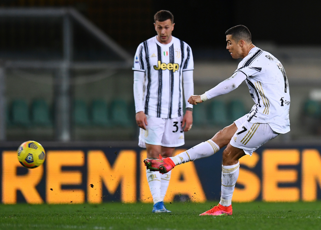 Ronaldo đá phạt hỏng ăn, thủ môn Juve nói điều đặc biệt