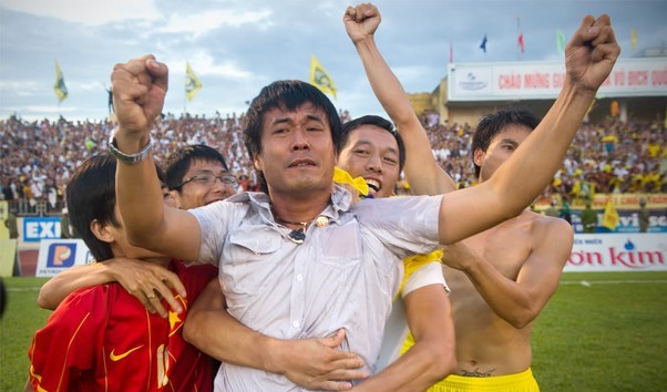 Lộ lý do khó tin giúp SLNA nẫng tay trên chức vô địch của Hà Nội FC