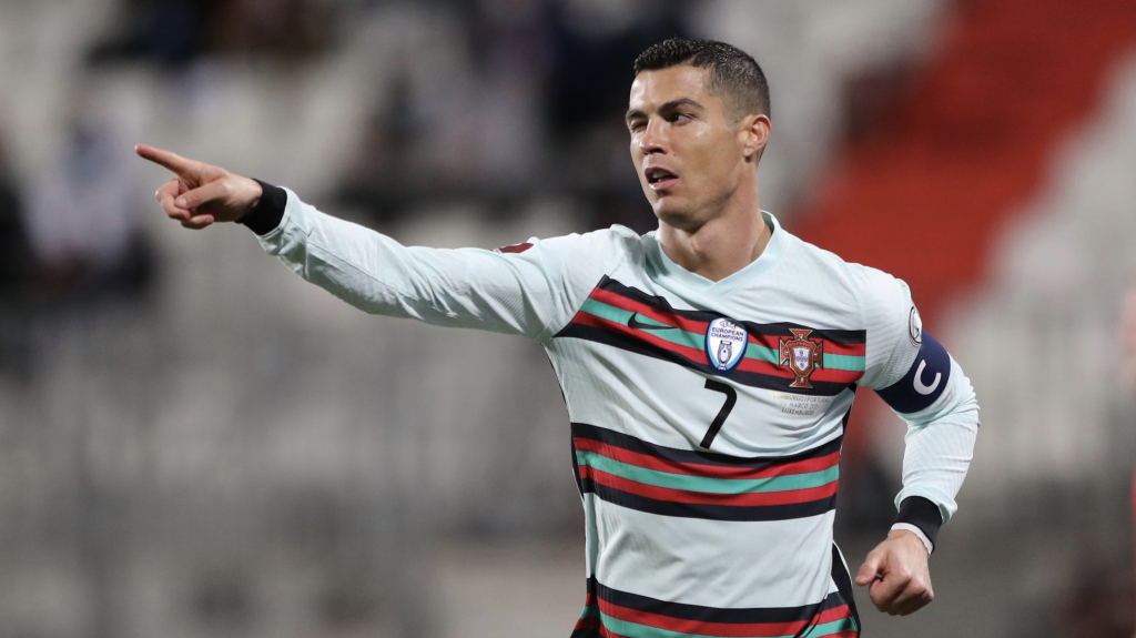 Ronaldo lập cột mốc chưa từng có, đi vào lịch sử bóng đá châu Âu