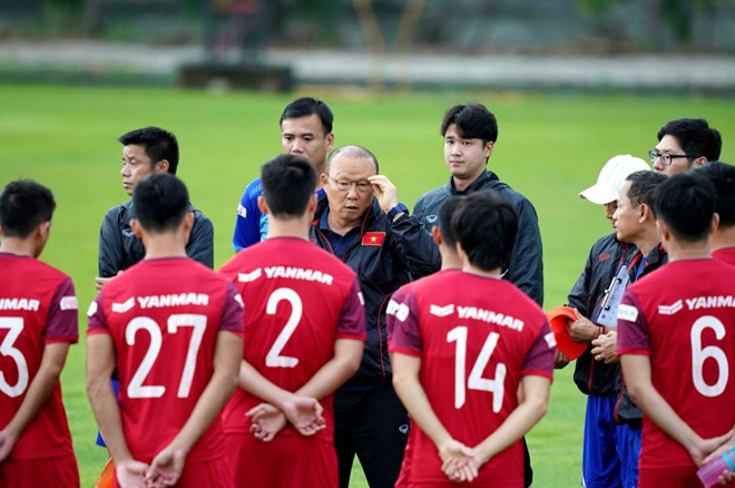 Thử thách nào đang chờ đợi ĐT Việt Nam khi VL World Cup diễn ra tại UAE?