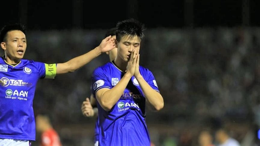 VIDEO: Duy Mạnh ghi bàn đầy cảm xúc cho Hà Nội FC